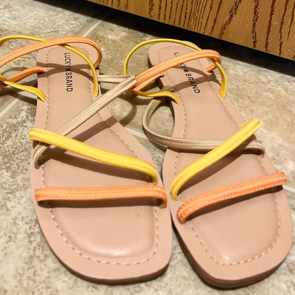 Lucky Brand Women’s Tan Multi Summer Strappy Flat Sandals Sz-7.5 - Picture 2 of 5